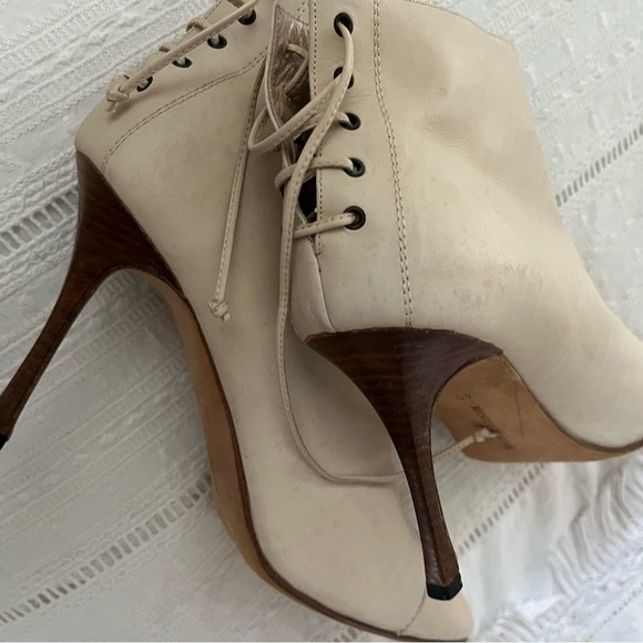 New Manolo Blahnik Ecru Colored Booties - Picture 2 of 4